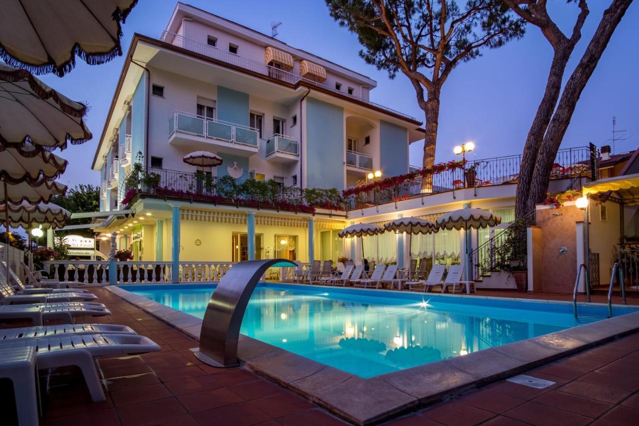 Dei Fiori - Sul Mare Con Piscina Viserbella di Rimini