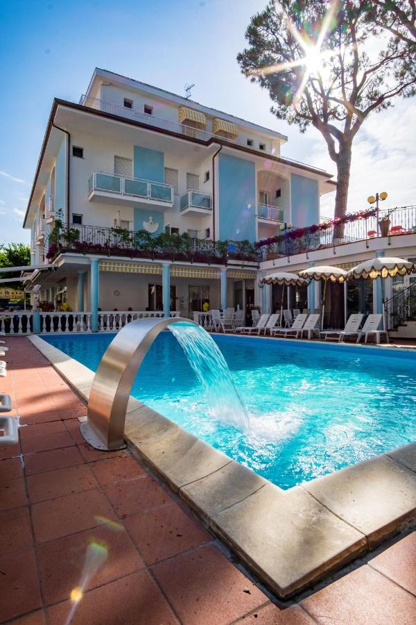 Dei Fiori - Sul Mare Con Piscina Hotel