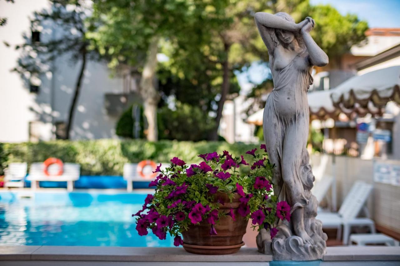 Hotel Dei Fiori - Sul Mare Con Piscina Viserbella di Rimini