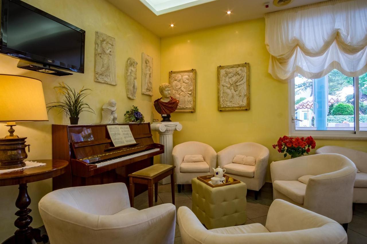 Dei Fiori - Sul Mare Con Piscina Hotel Viserbella di Rimini