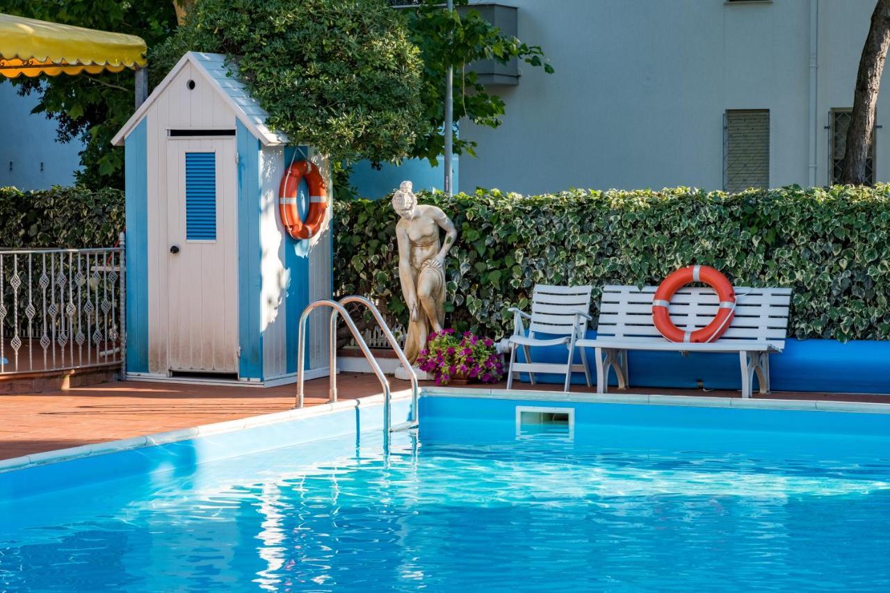 Dei Fiori - Sul Mare Con Piscina 3* Viserbella di Rimini