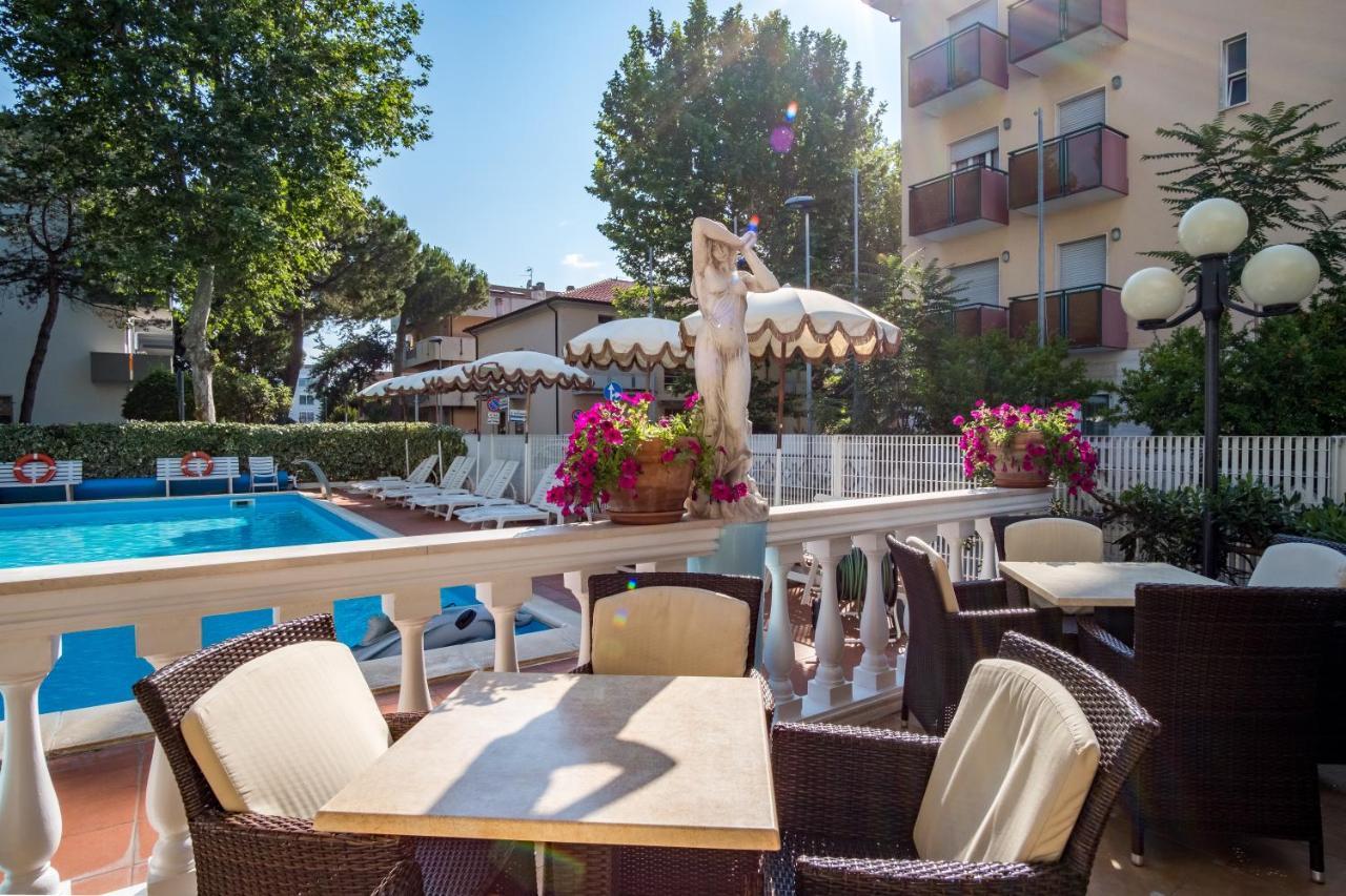 Hotel Dei Fiori - Sul Mare Con Piscina Viserbella di Rimini